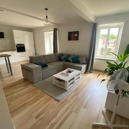 Apartment Centre *