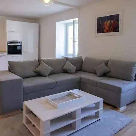 Apartment Centre *